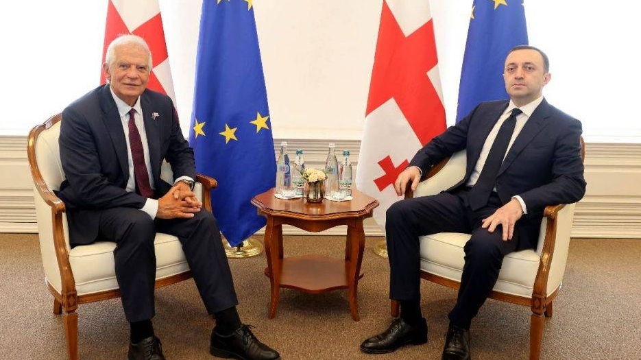 Премьер-министр Грузии Ираклий Гарибашвили (справа) и глава европейской дипломатии Жозеп Боррель