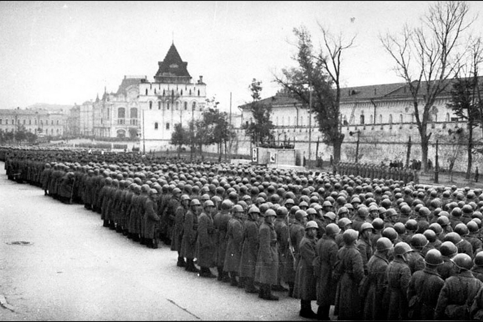 Отправка на фронт 322-й дивизии в ноябре 1941 года. Горький (Нижний Новгород)