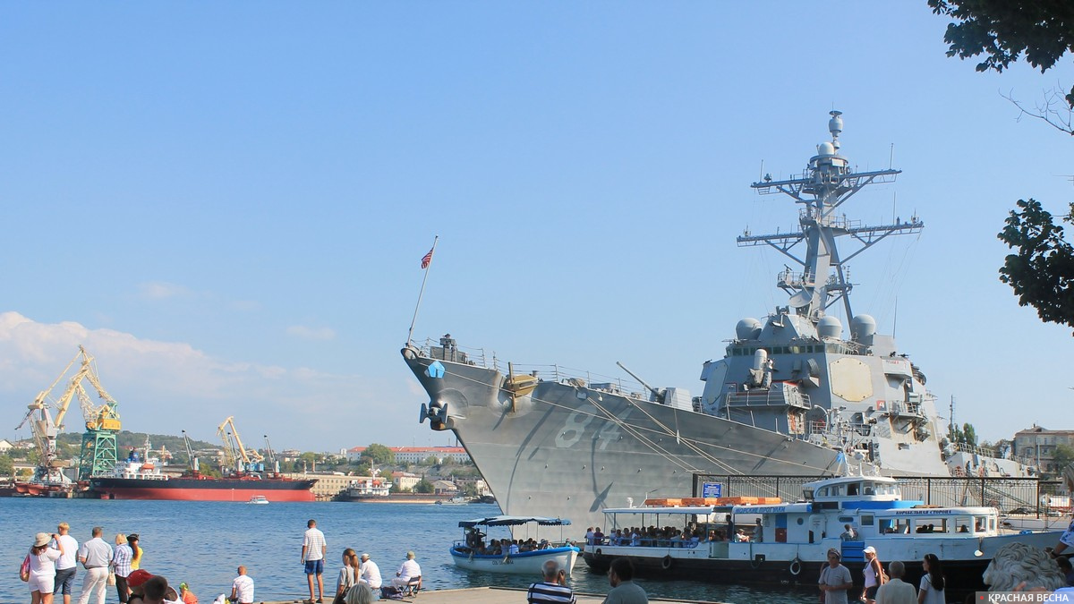Ракетный эсминец USS Bulkeley (DDG-84) типа «Арли Бёрк» ВМС США. Севастополь. Графская пристань. 2013