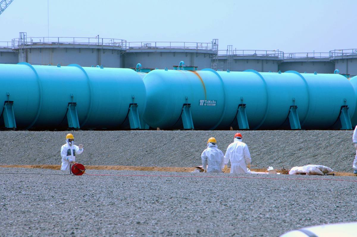 Резервуары для хранения радиоактивной воды вблизи АЭС «Фукусима-1»