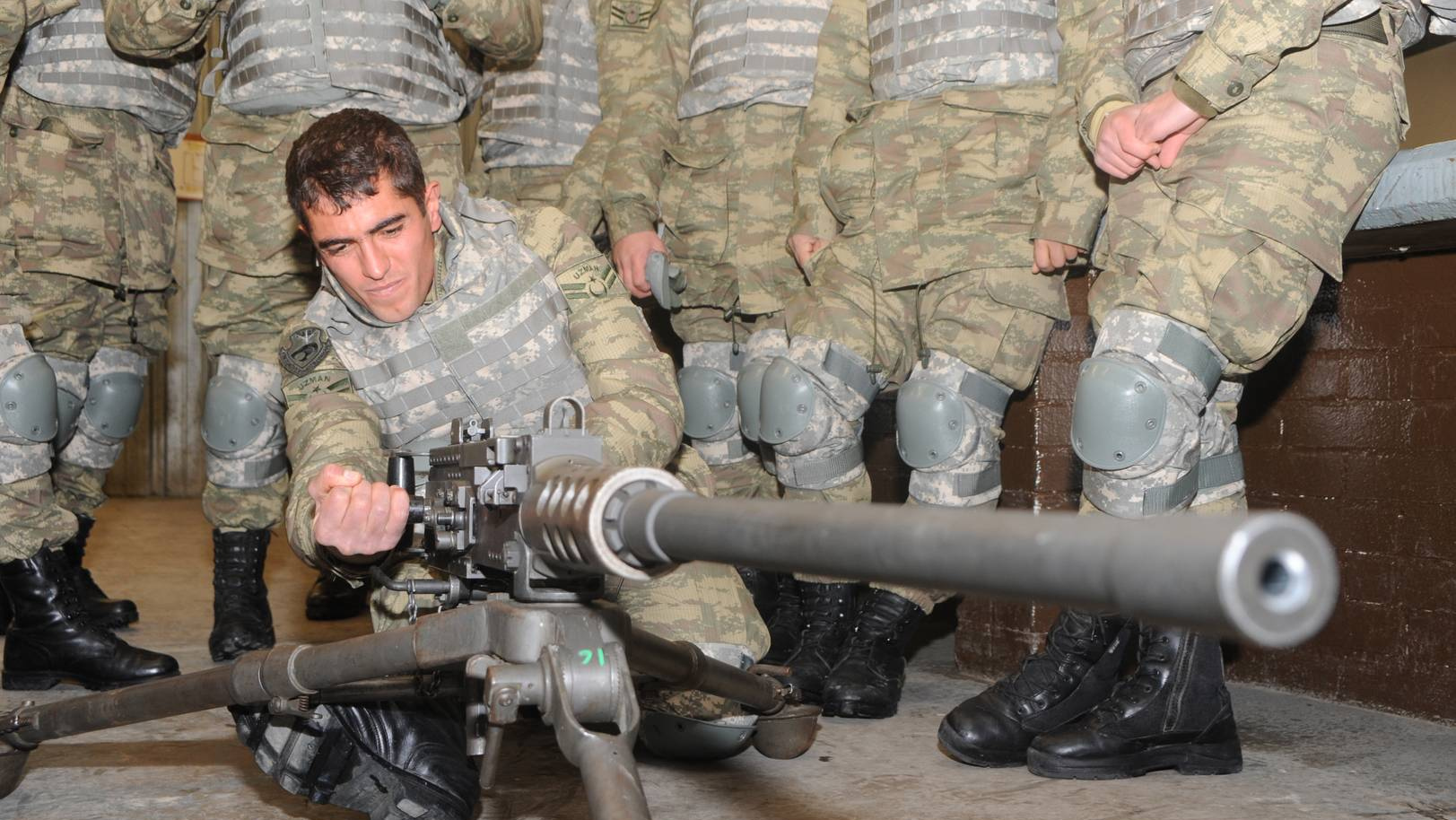 Турецкие солдаты с американским крупнокалиберный пулемётом M2 системы Джона Браунинга