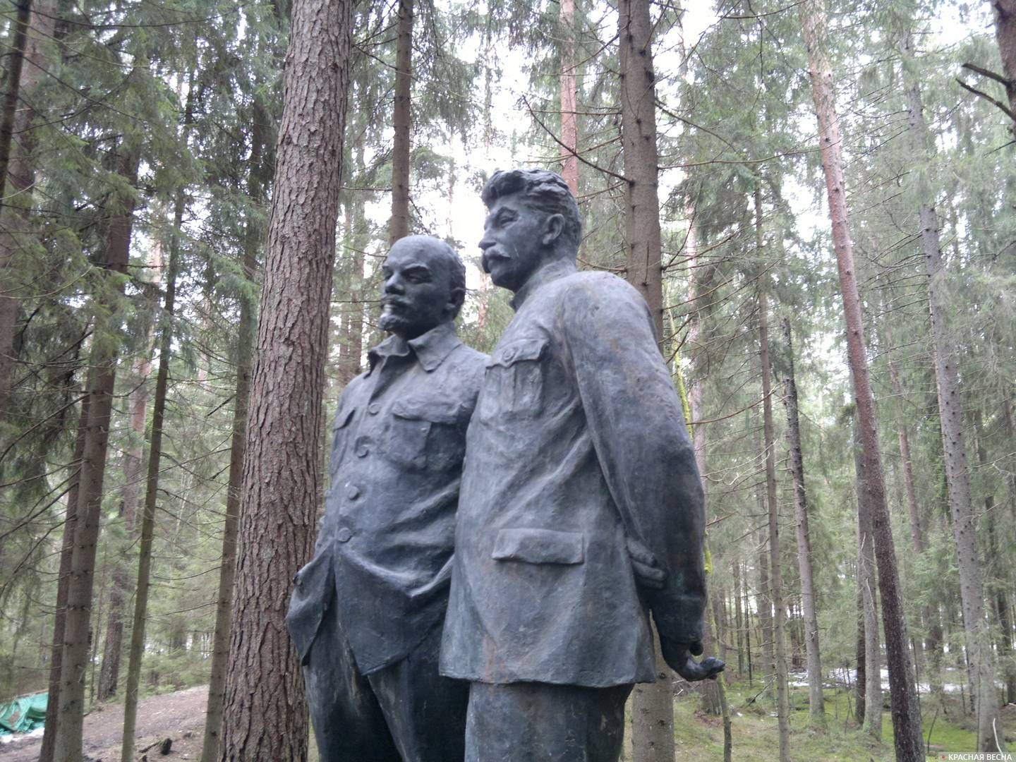 Скульптурная группа «Ленин и Сталин в Горках»