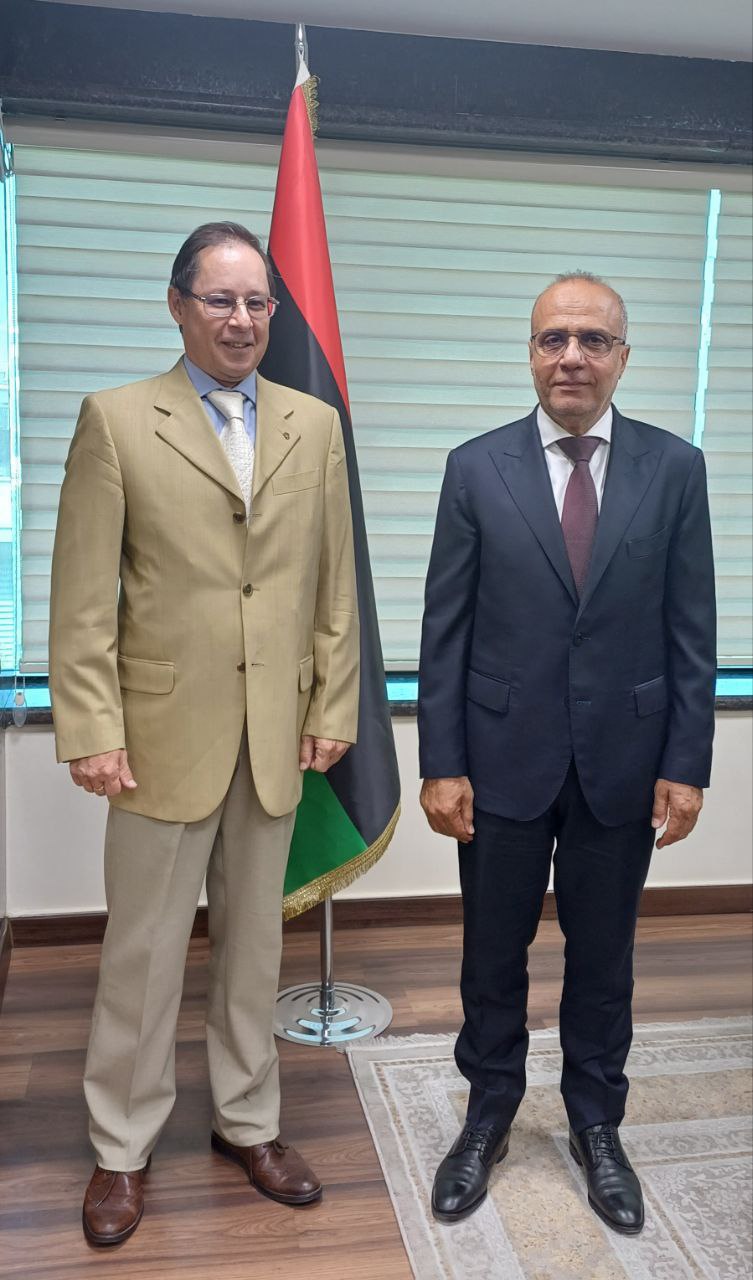 Посол России в Ливии Айдар Аганин и заместитель главы Президентского совета Ливии Абдулла Аль-Лафи