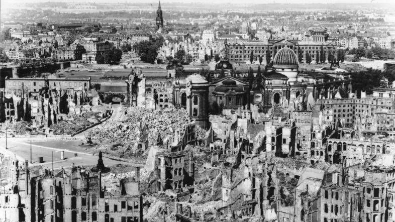 Дрезден после бомбардировки, 1945