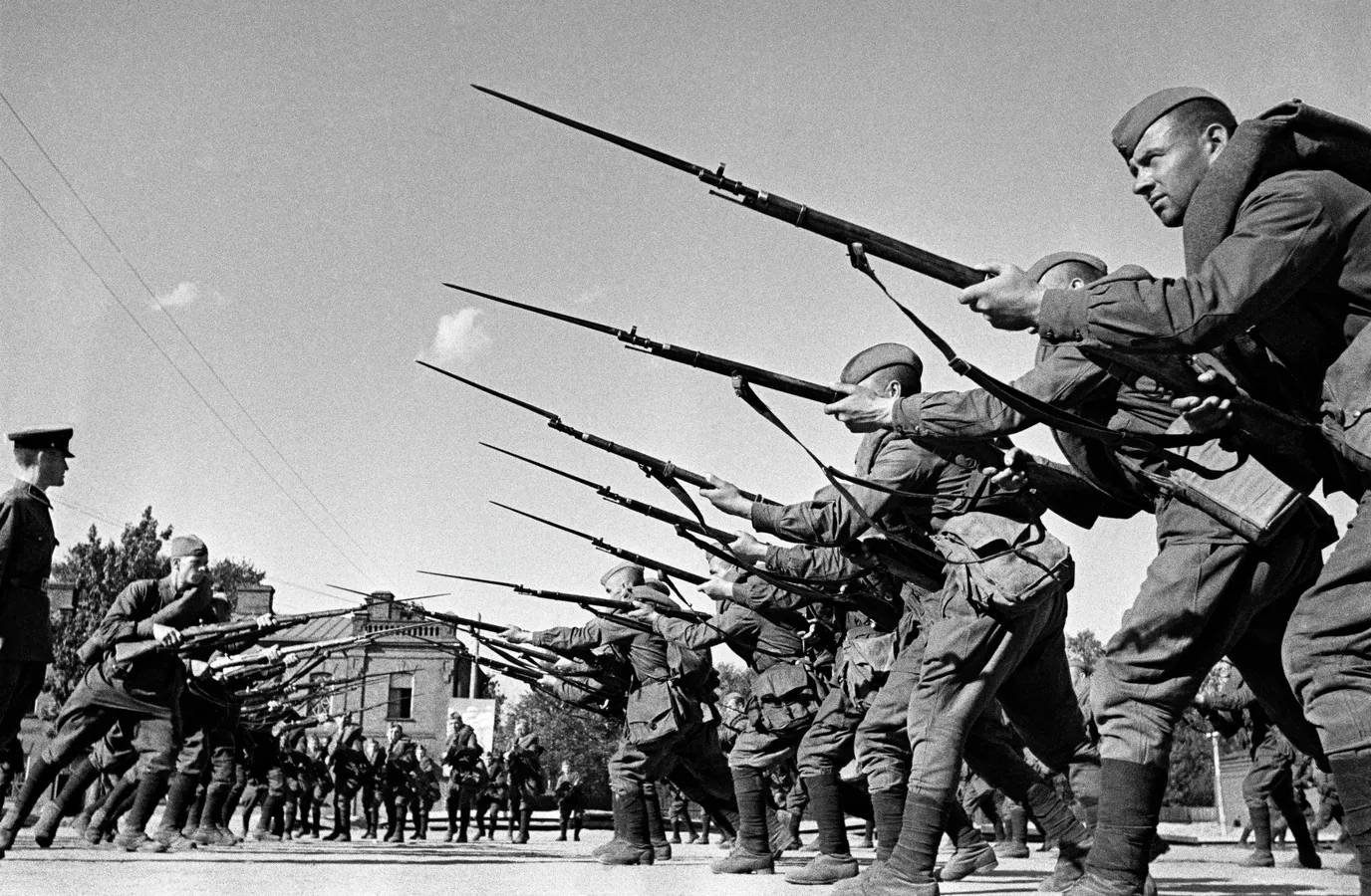 Обучение бойцов перед отправкой на фронт. Москва. Август 1941 года