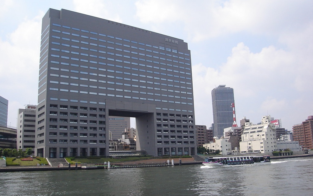 Yomiuri Shimbun Building на берегу реки Сумида