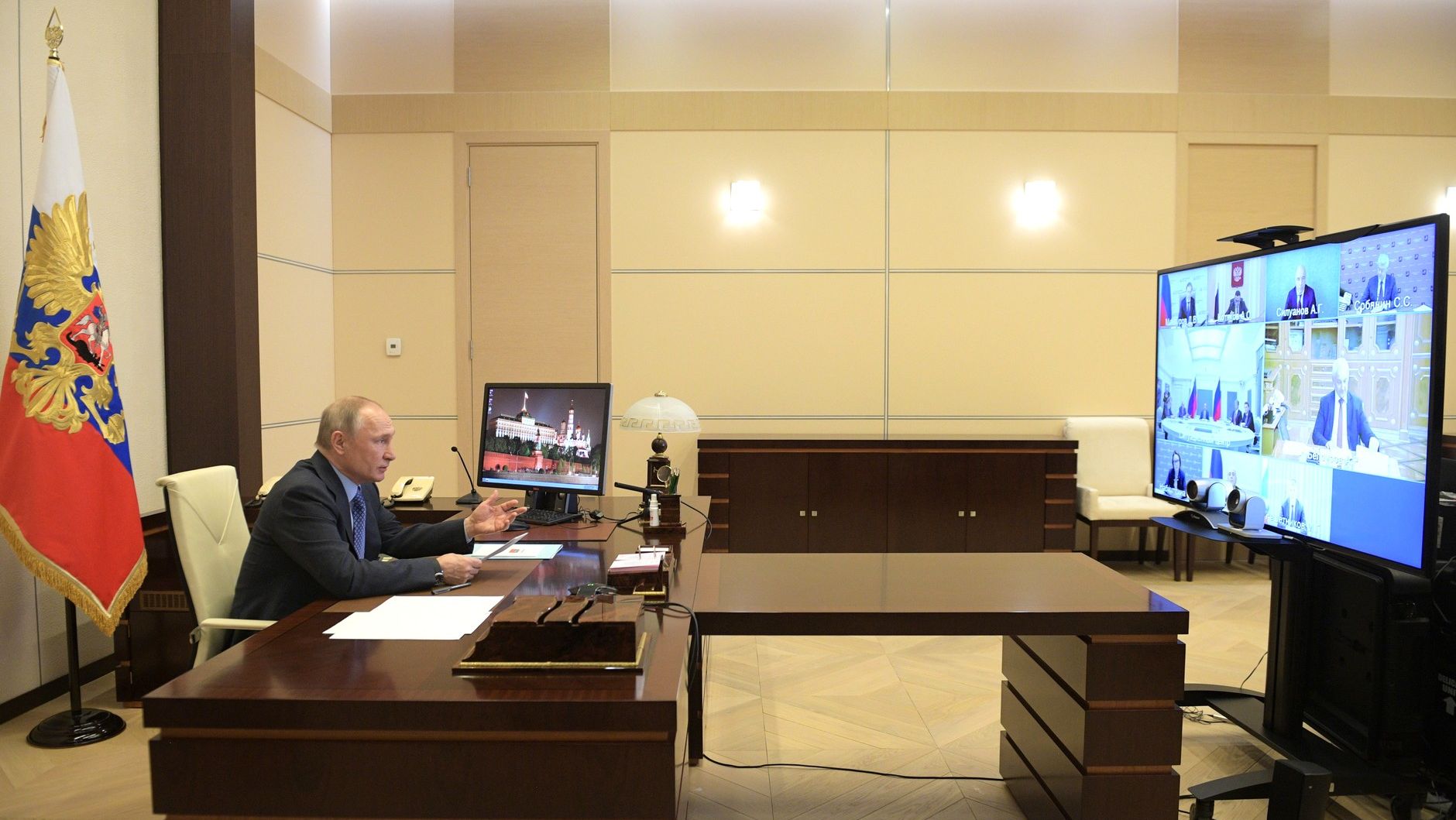 Совещание по экономическим вопросам в режиме видеоконференции