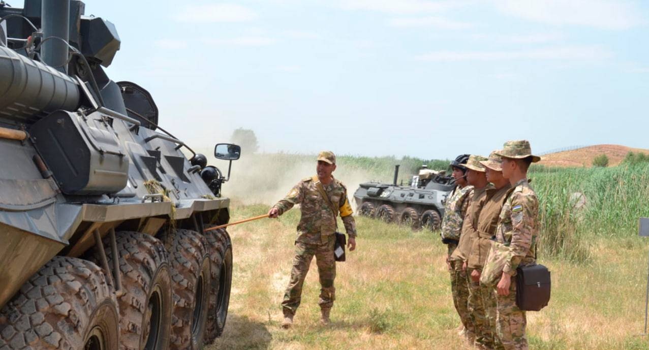 На чирчикском полигоне в Узбекистане студенты освоили боевые машины | ИА  Красная Весна