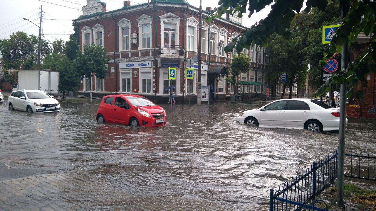 Индекс краснодар ул набережная. Ливень Москва Краснодарская улица дом. Автомобильная улица Краснодар.