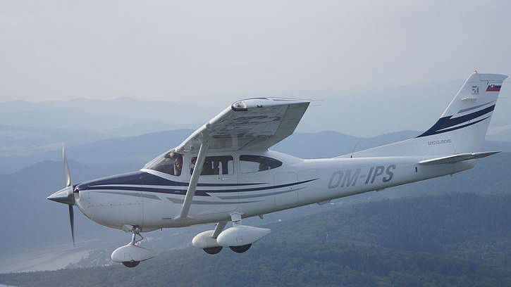 Самолет «Cessna 182»