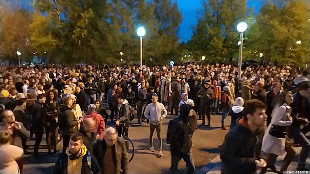 Протест на Октябрьской площади в Екатеринбурге, 16 мая 2019