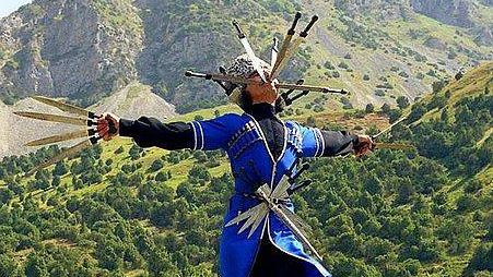 Традиционный кавказский танец с кинжалами