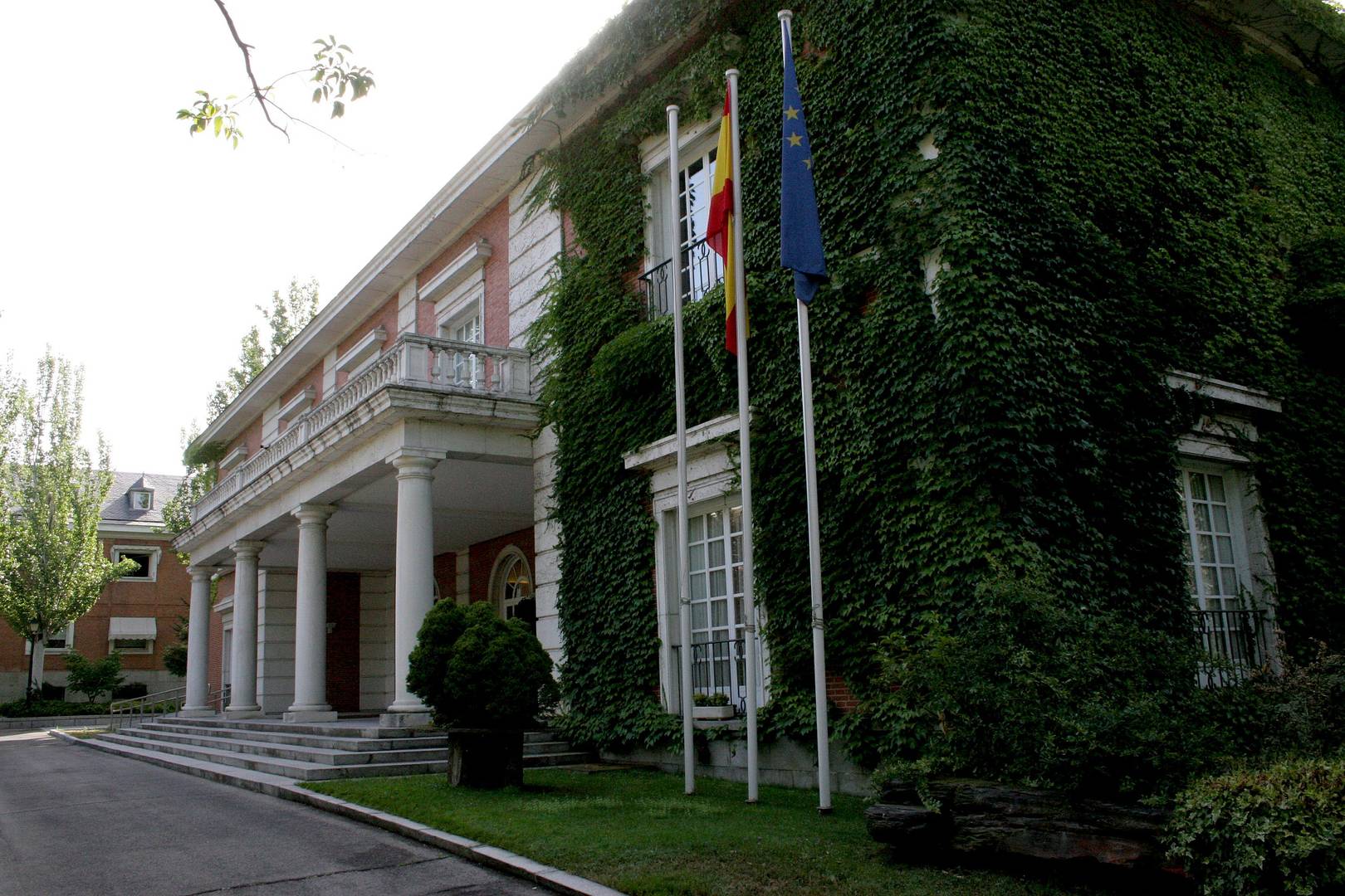 Дворец Монклоа — официальная резиденция правительства Испании