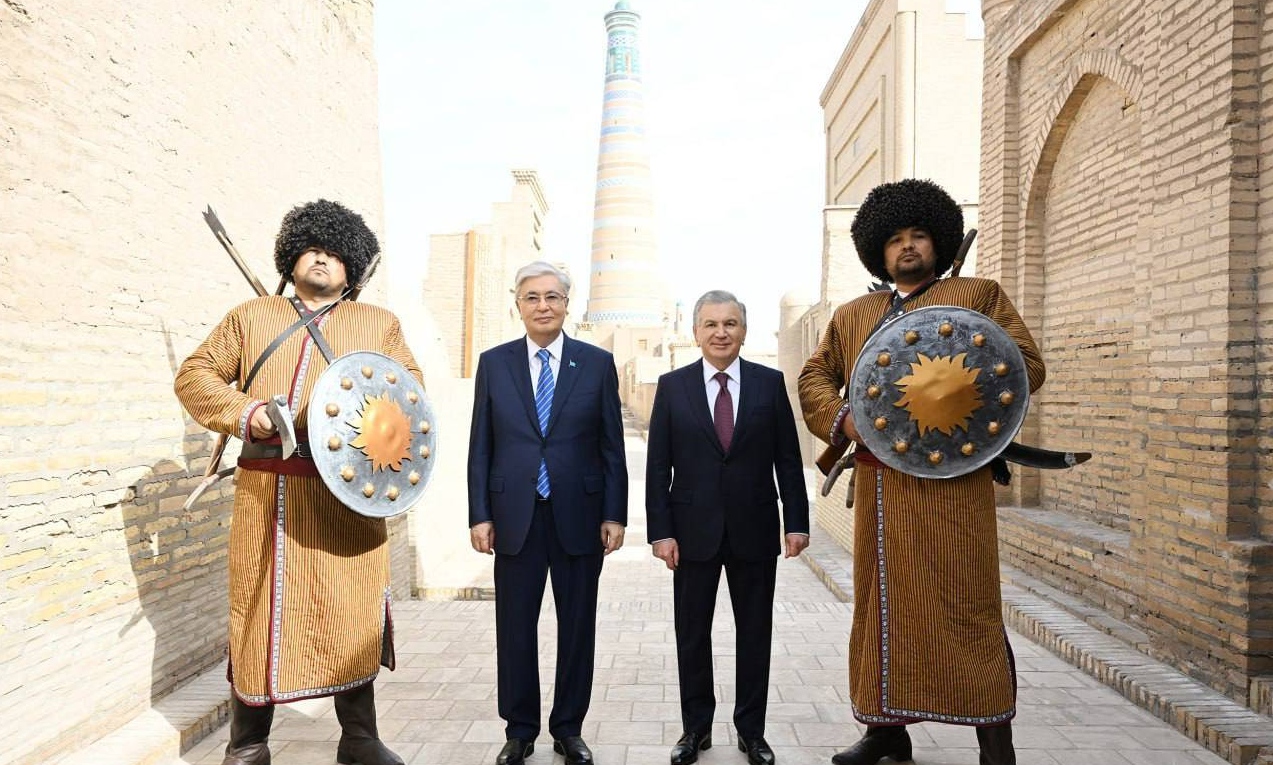 президенты Узбекистана Шавкат Мирзиёев и Казахстана Касым-Жомарт Токаев