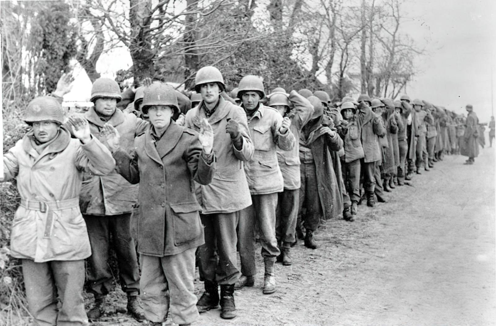 Пленные американские солдаты. 22 декабря 1944 года