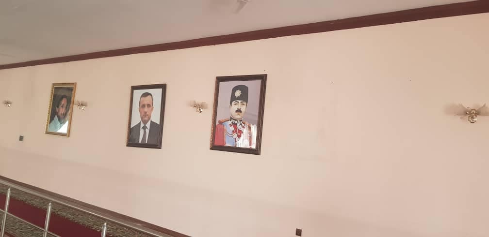 Портреты Ахмад Шаха Масуда, Амруллы Салеха и Амануллы-хана в афганском посольстве в Душанбе