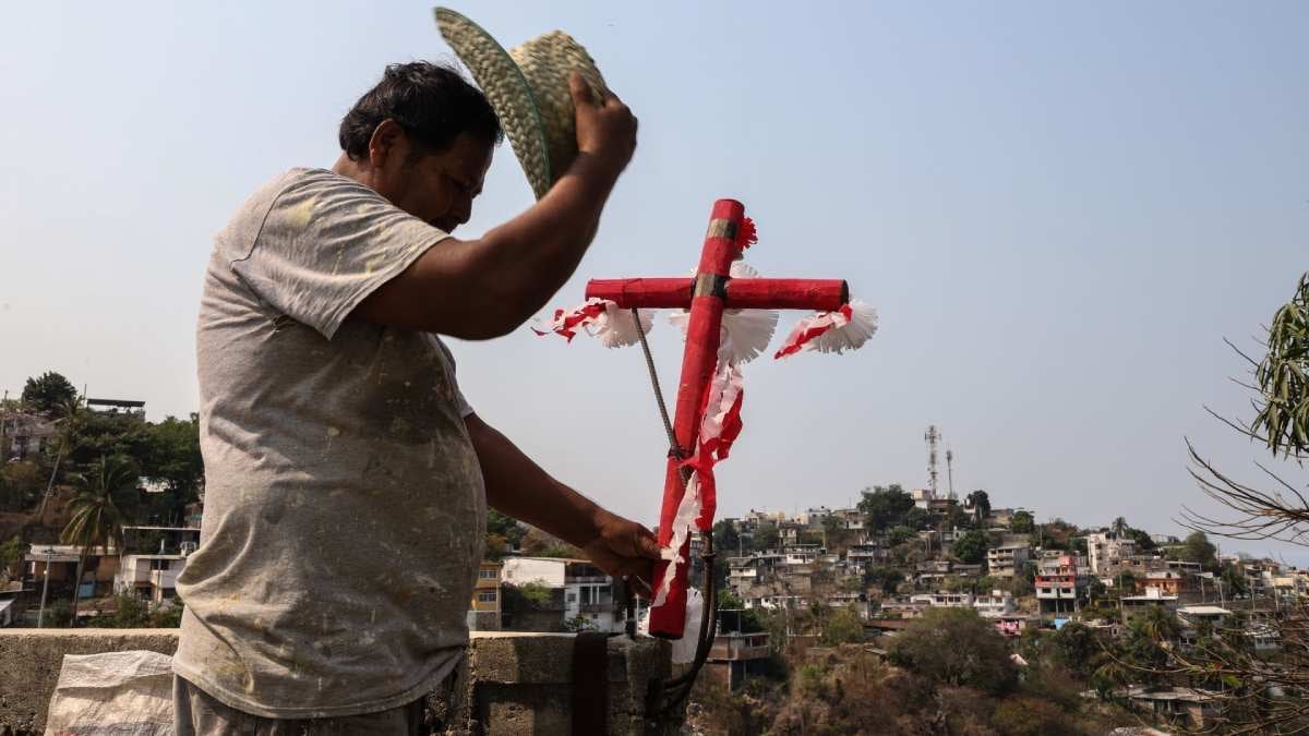 Гватемальский каменщик в день профессионального праздника