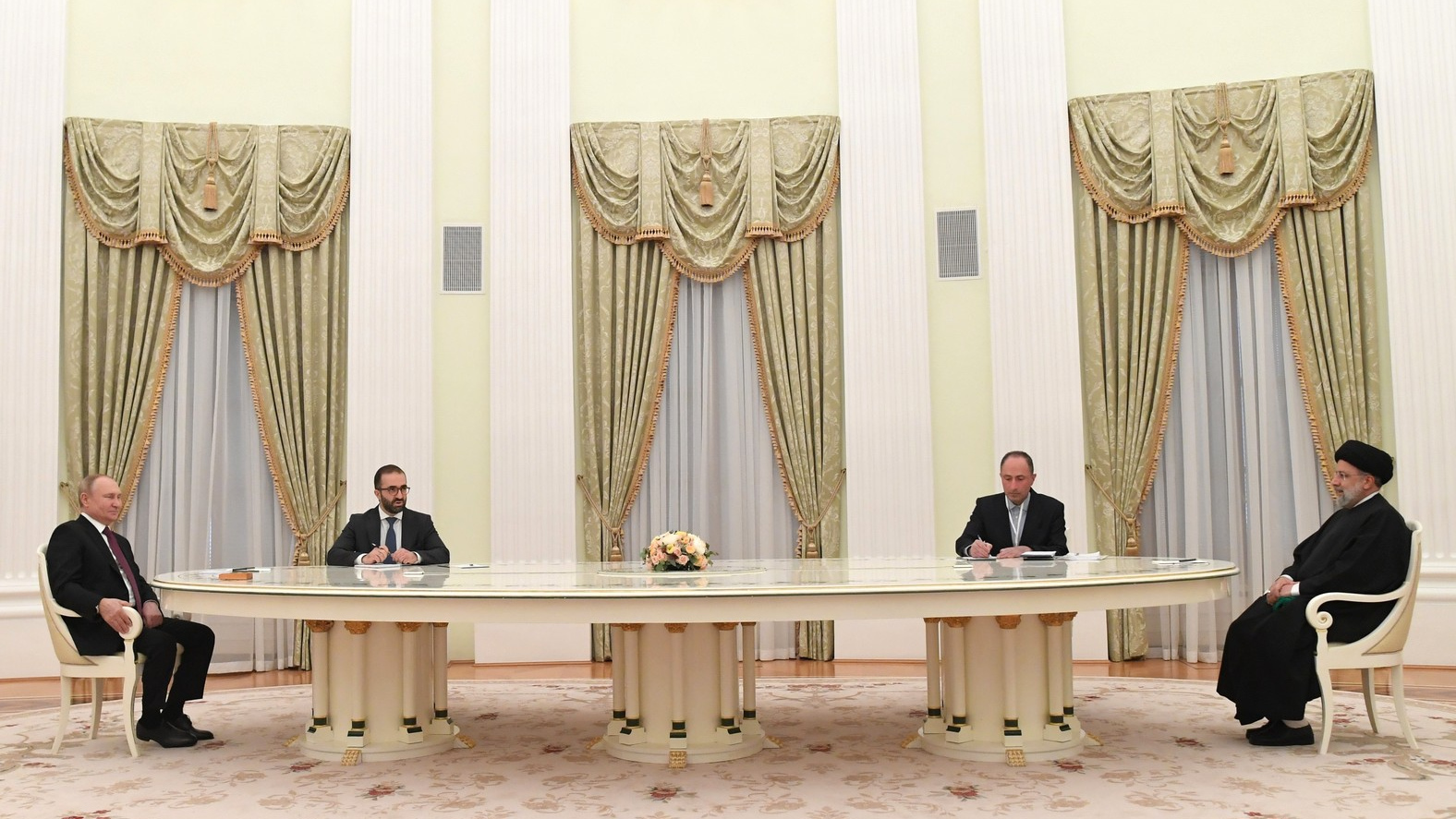 Переговоры Президента РФ Владимира Путина с Президентом Исламской Республики Иран Сейедом Эбрахимом Раиси