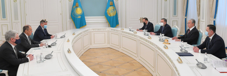 Делегации России и Казахастана во главе Сергея Лаврова и Касым-Жомарт Токаева