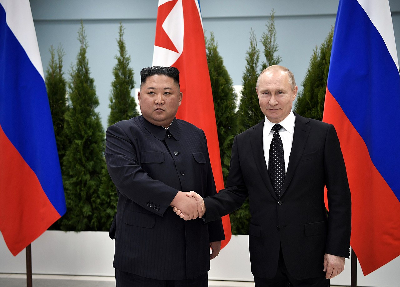 Владимир Путин и Ким Чен Ын (архивное фото)