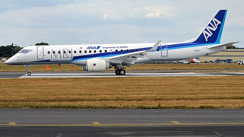 Самолет Mitsubishi MRJ90STD