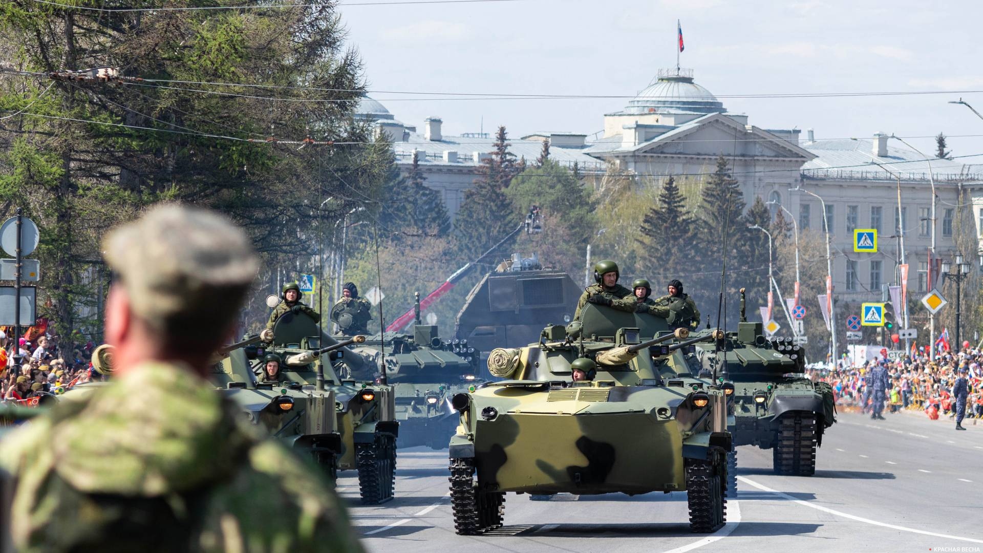 Колонна военной техники вооруженных сил России