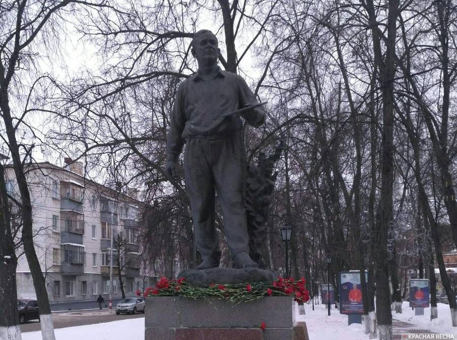 Ульяновск. Памятник Аркадию Александровичу Пластову