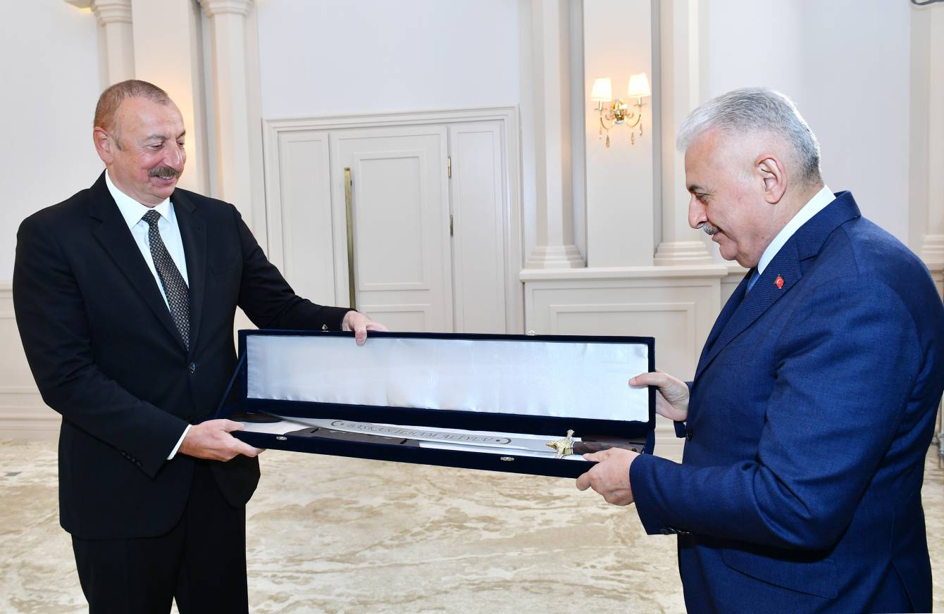 Президент Азербайджана Ильхам Алиев и бывший премьер-министр Турецкой Республики Бинали Йылдырым, 16 июня 2022 года