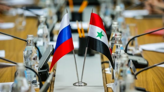 Флаги России и Сирии
