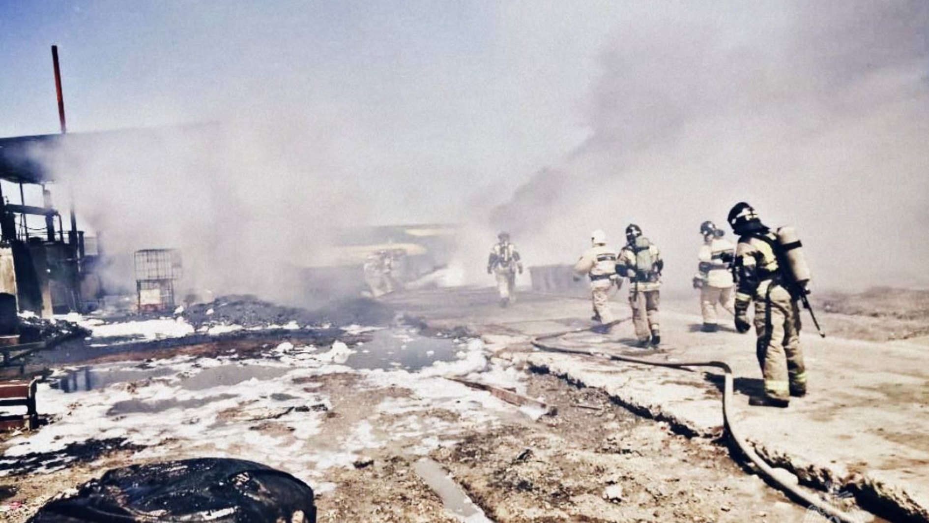 Ликвидация пожара у завода в Ставропольском крае