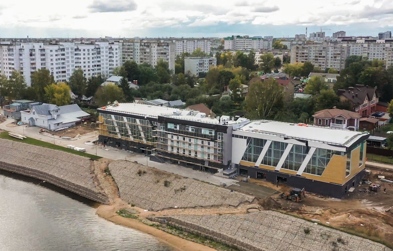 Завершается строительство новой гребной базы в Твери на реке Тверца.