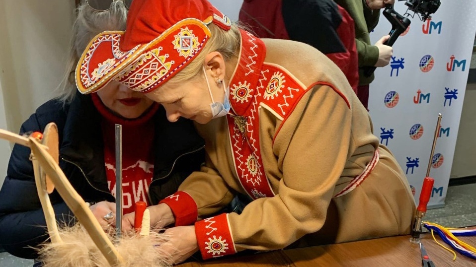 В Ловозере прошел первый фестиваль саамских ремесел «Сила саамских традиций»