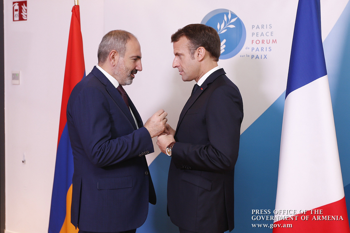 Премьер-министр Армении Никол Пашинян и президент Франции Эмманюэль Макрон