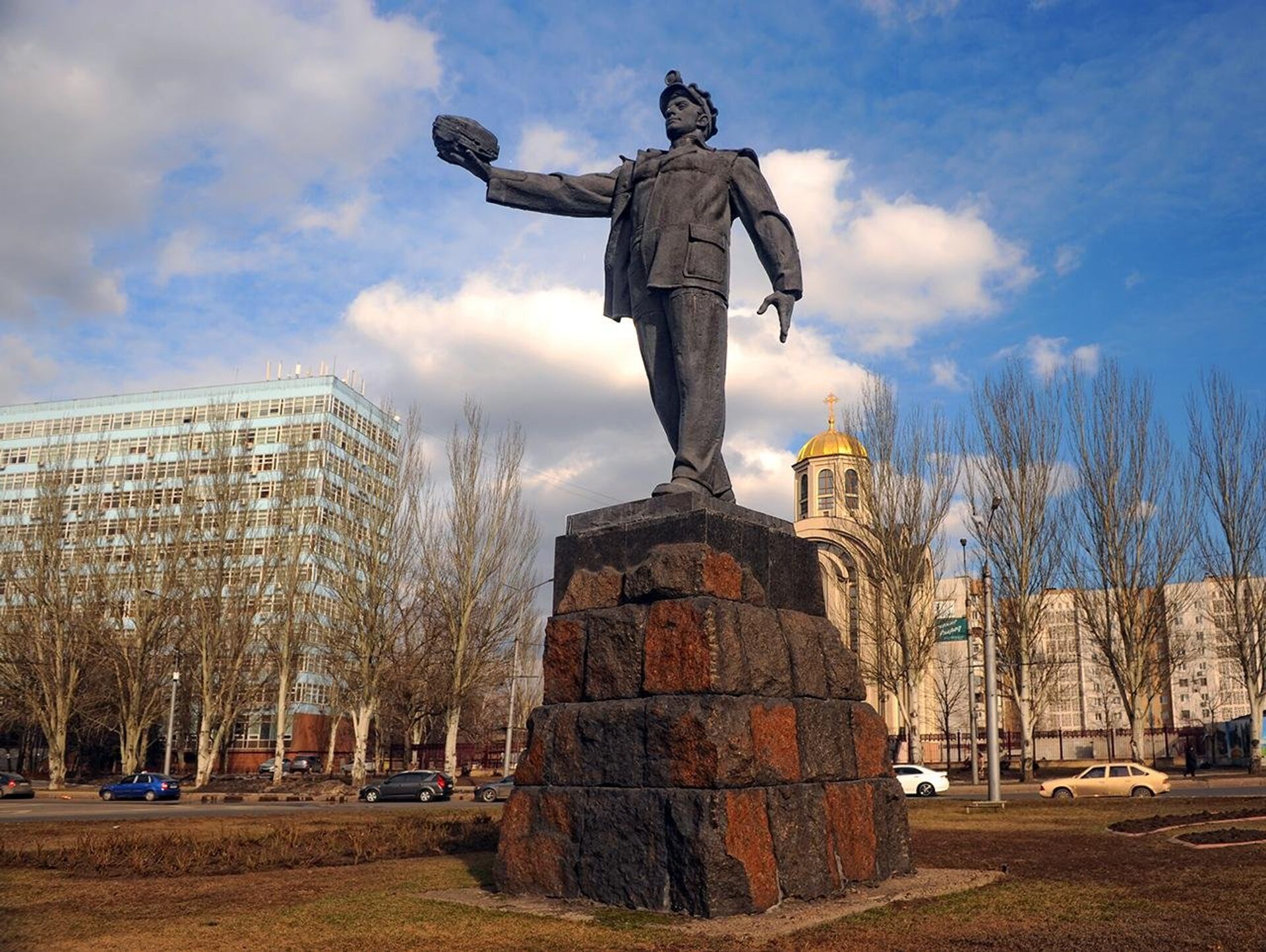 Монумент «Слава шахтёрскому труду» (г. Донецк). Установлен в 1967