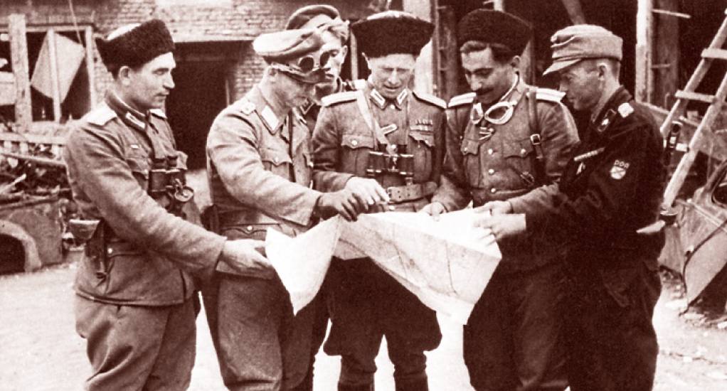 Офицеры РОА и РОНА. Варшава, 1944 г.