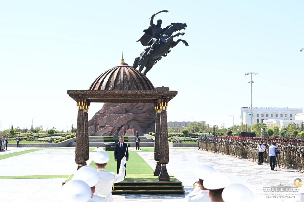 Открытие памятника последнему Хорезмшаху полководцу Джалолиддину Мангуберды