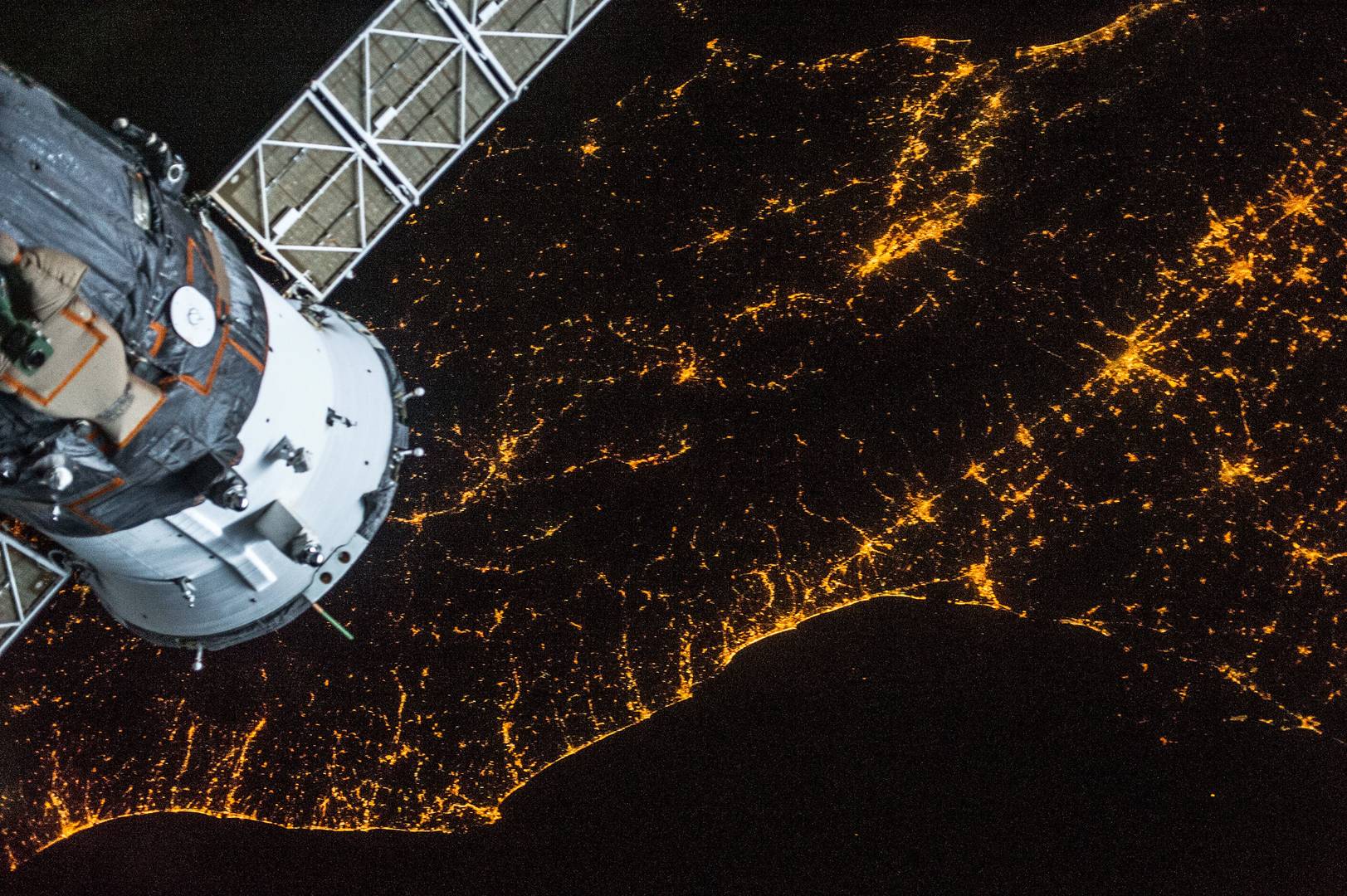 Северная Италия ночью из космоса