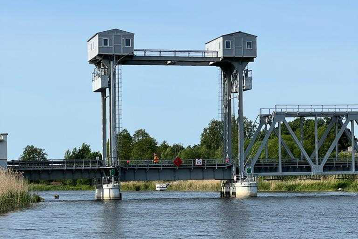 Шолоховский железнодорожный мост через реку Дейму в Калининградской области