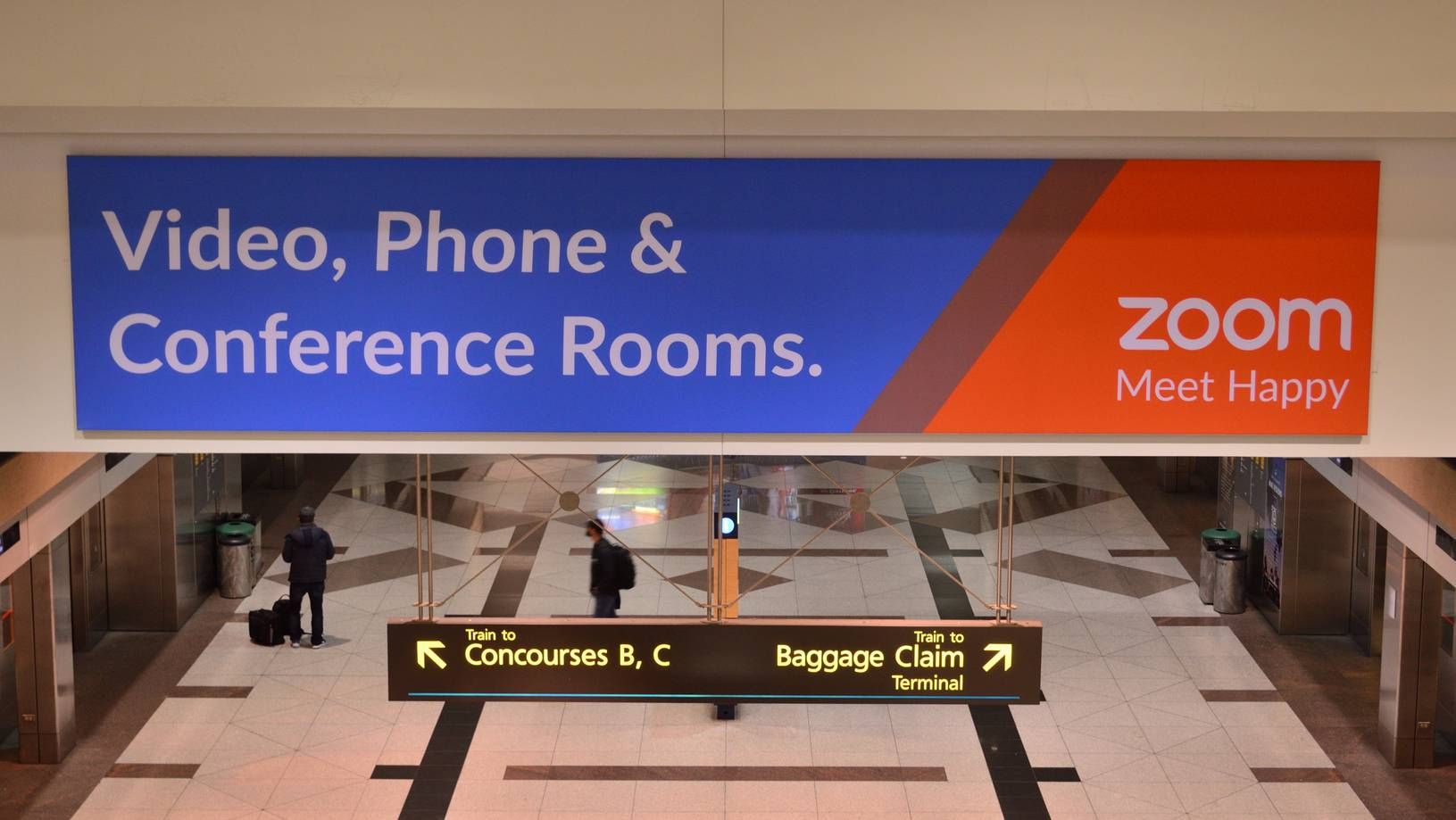 Реклама Zoom в аэропорту Дэнвера. США