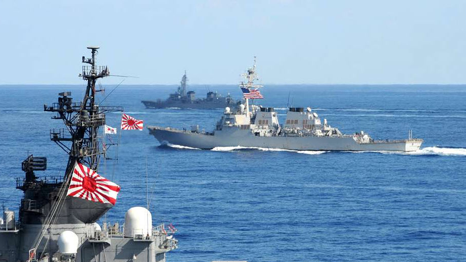 Боевые корабли США и Японии