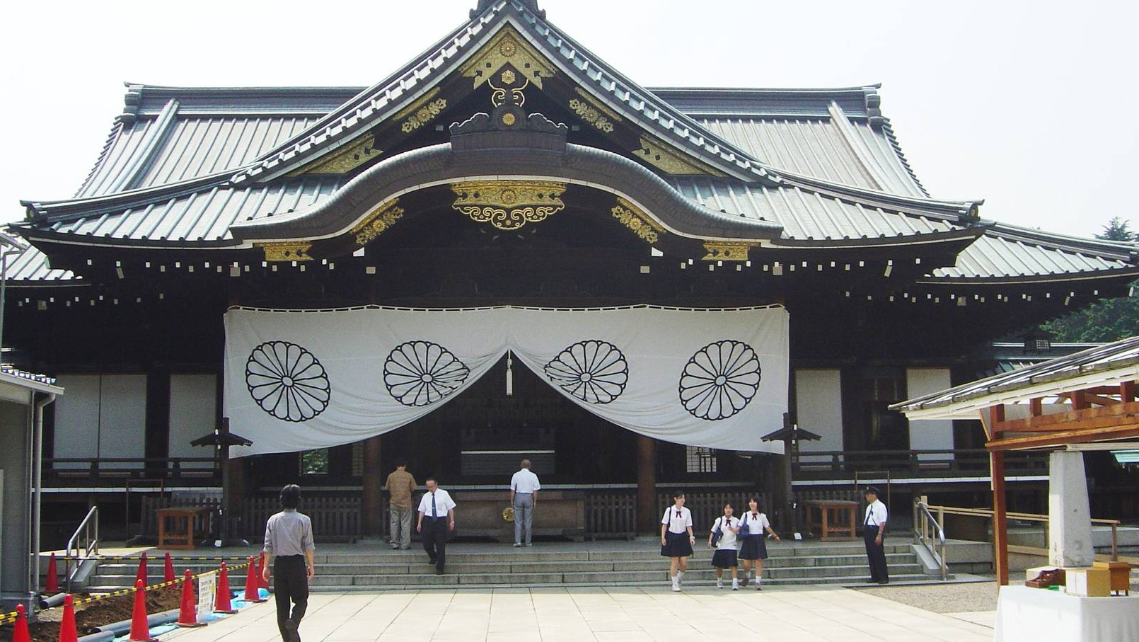 Храм Ясукуни.