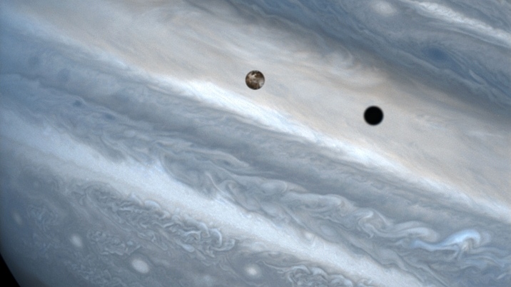 Спутник Юпитера Ио и его тень на планете