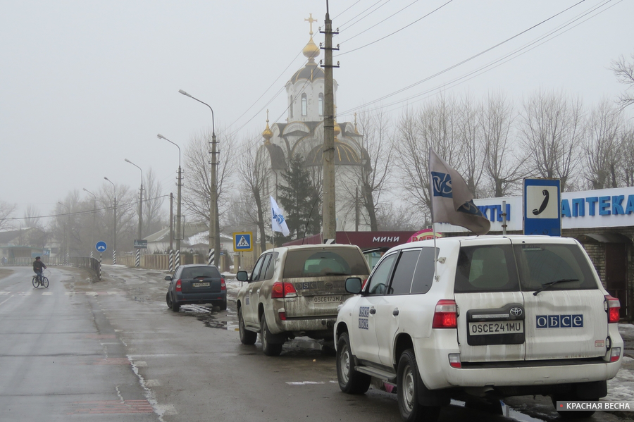 Автомобили миссии ОБСЕ на Донбассе [© ИА Красная Весна]