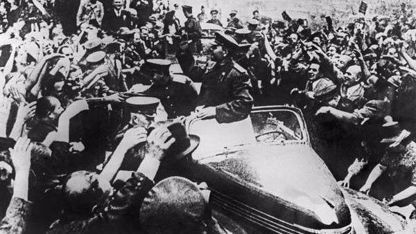 В мае 45 Прага встречает Маршала Советского Союза Конева.