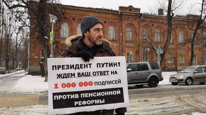Одиночный пикет против пенсионной реформы. Таганрог. 03.01.2019