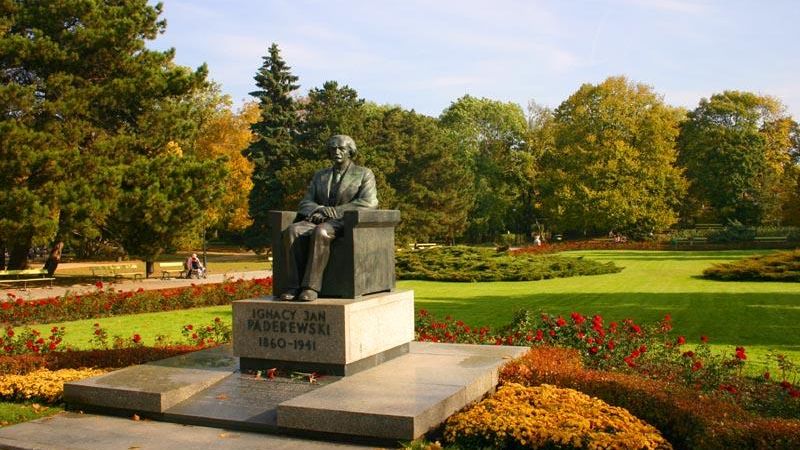Памятник польскому пианисту, композитору, государственному и общественному деятелю, дипломату Падеревскому в Варшаве