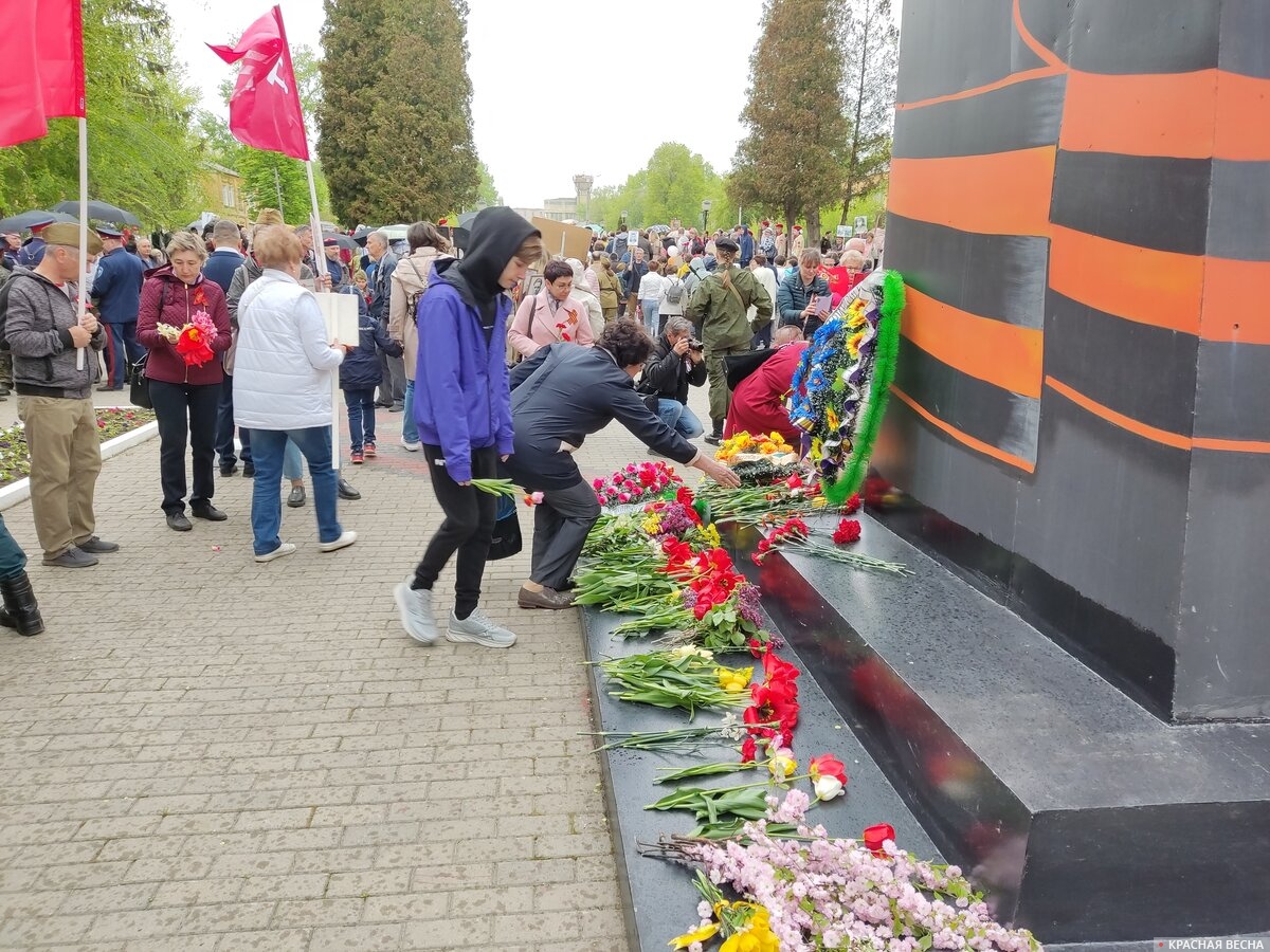 Возложение цветов. Семилуки, Воронежская область, 9 мая 2022