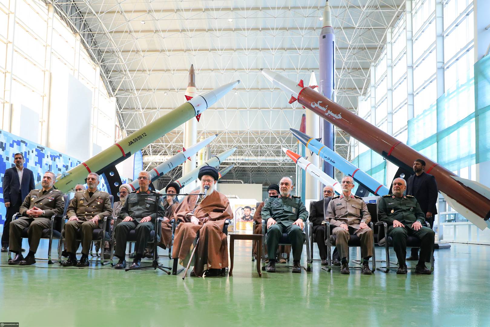 Лидер Ирана аятолла Али Хаменеи на выставке ВКС КСИР, 19 ноября 2023 года
