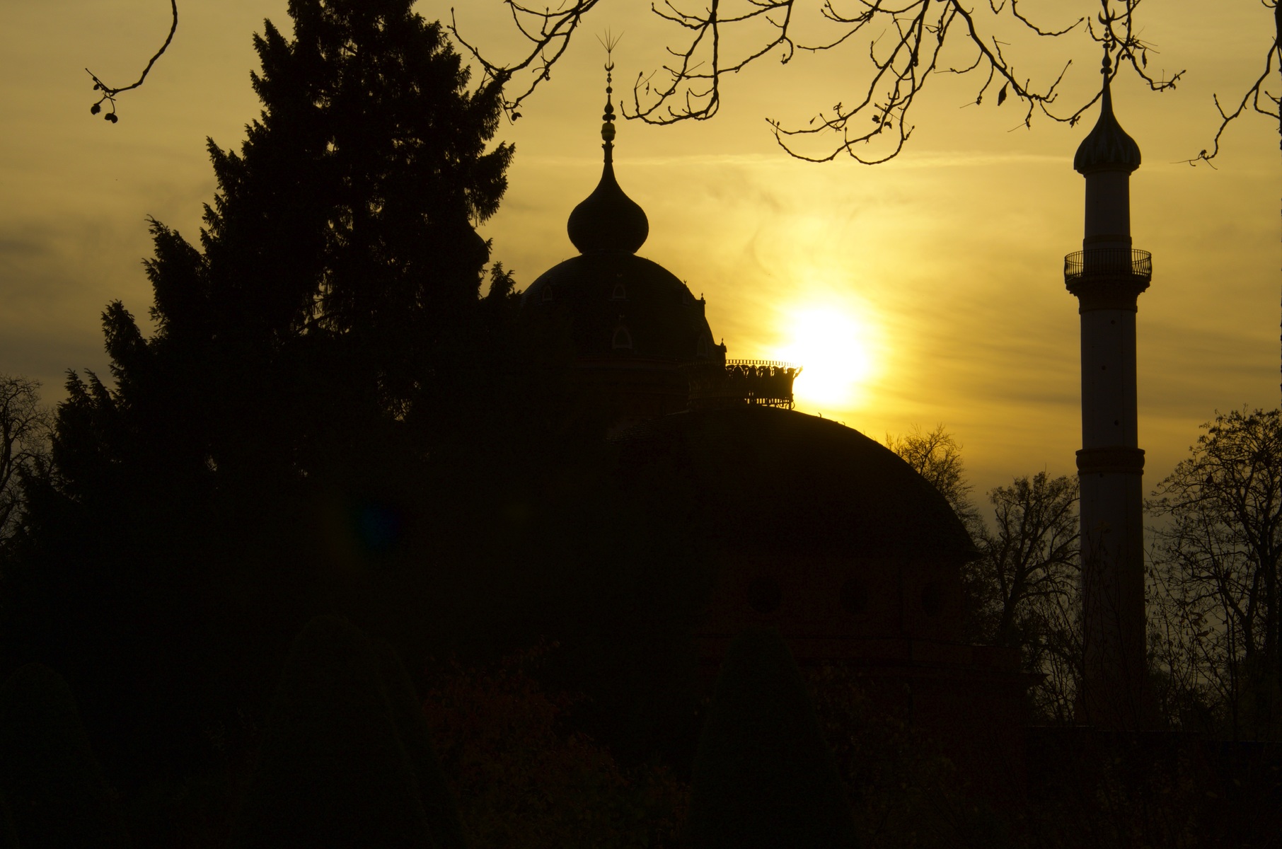 Мечеть на фоне заката. Германия