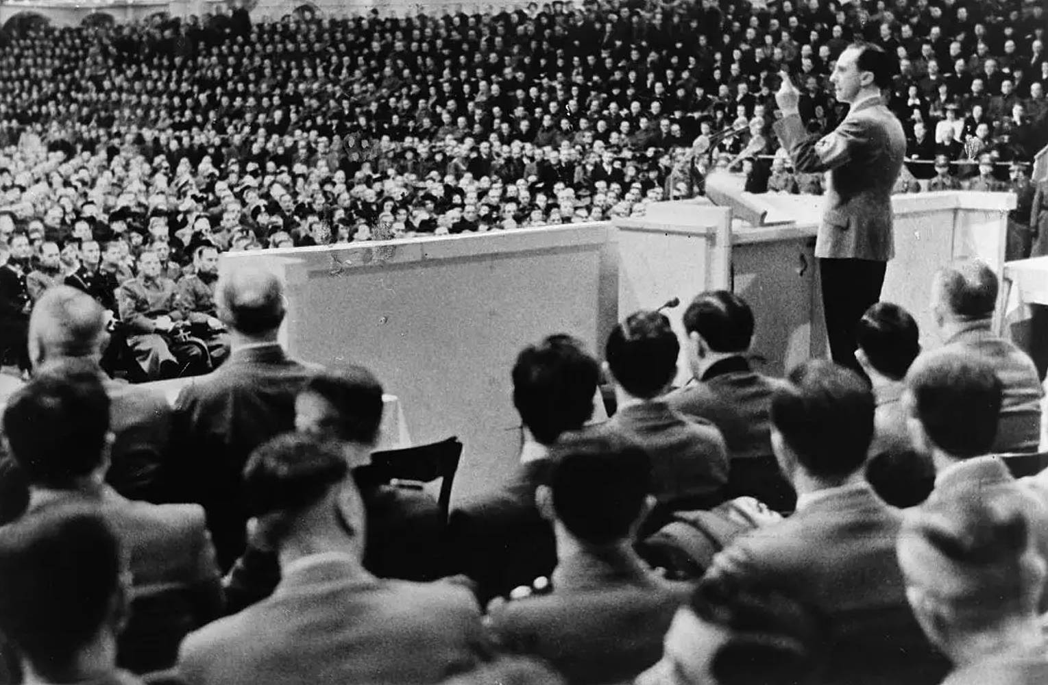 Выступление Геббельса в Берлинском дворце спорта. 1943